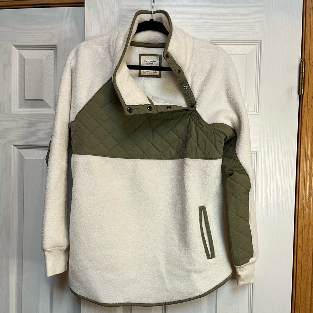 Abercrombie & Fitch Cream and Olive Quilted Pullover Sweater